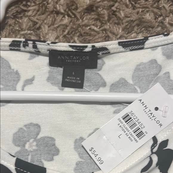 Ann Taylor Factory Black and White Floral Top - Picture 2 of 4